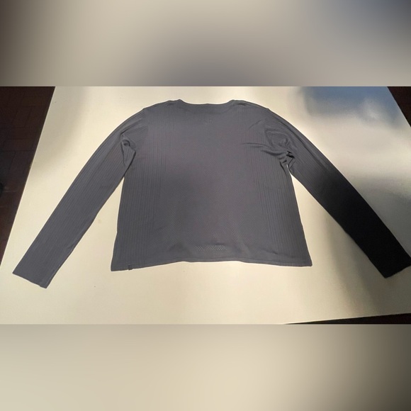 Lulu Lemon athletic top—Women’s size XL - Picture 3 of 6